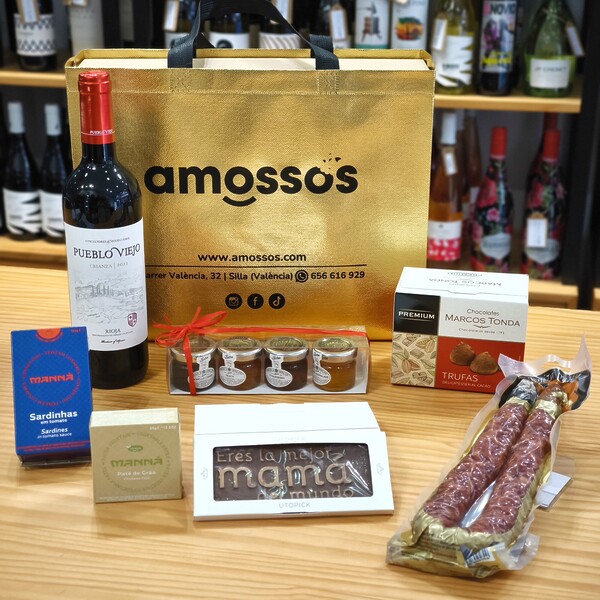 Caja regalo gourmet para el Día de la Madre con botella de vino tinto Rioja, conservas y tableta de chocoalate de Utopick con el mensaje "La mejor mamá del mundo".