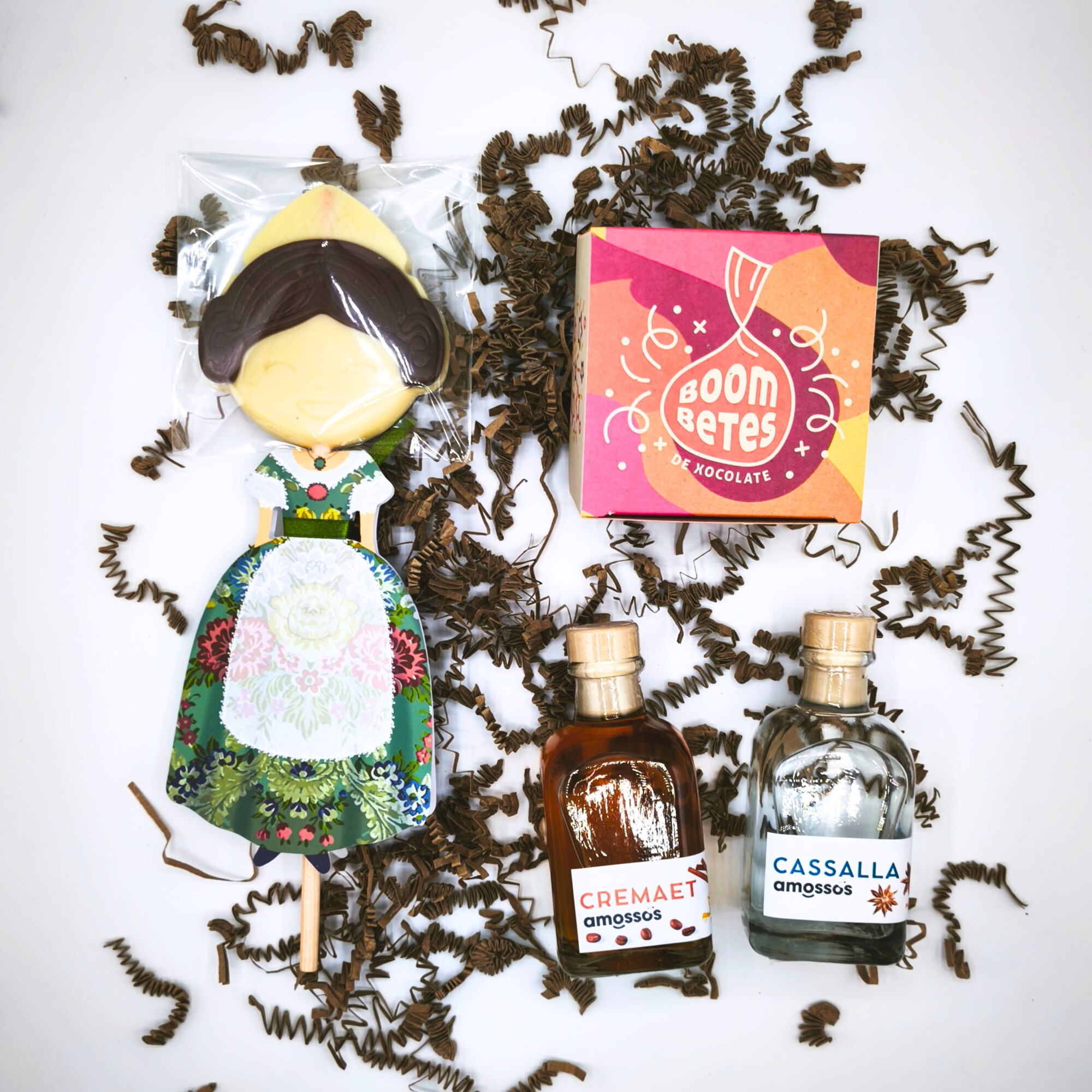 Cesta gourmet fallera con alcohol