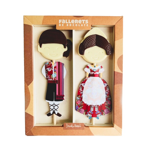 Estuche regalo con piruletas de chocolate artesanas Fallerets de Mario Padial: fallero y fallera en trajes típicos valencianos, packaging premium de La Pobla Llarga
